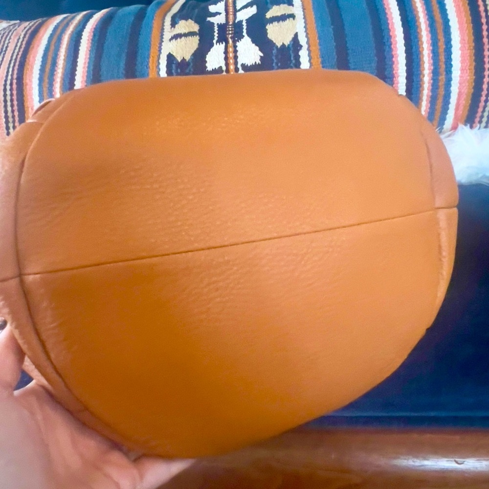 Hobo Apricot Brown Leather Bucket Bag - Picture 7 of 9